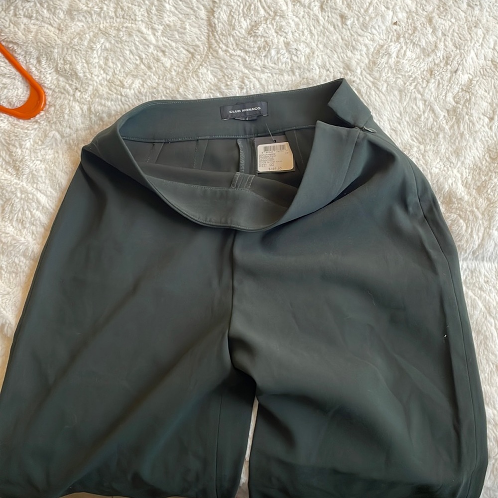 Green cropped pants. Club Monaco. Tags attached